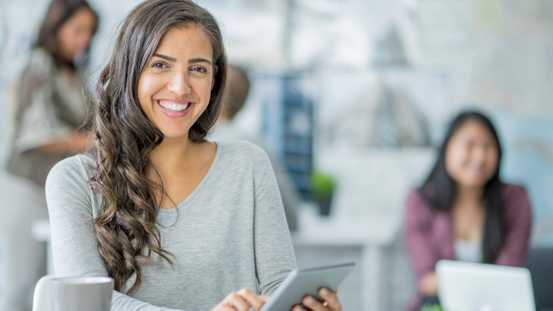 Nueva ley reduce carga burocrática de asistentes sociales