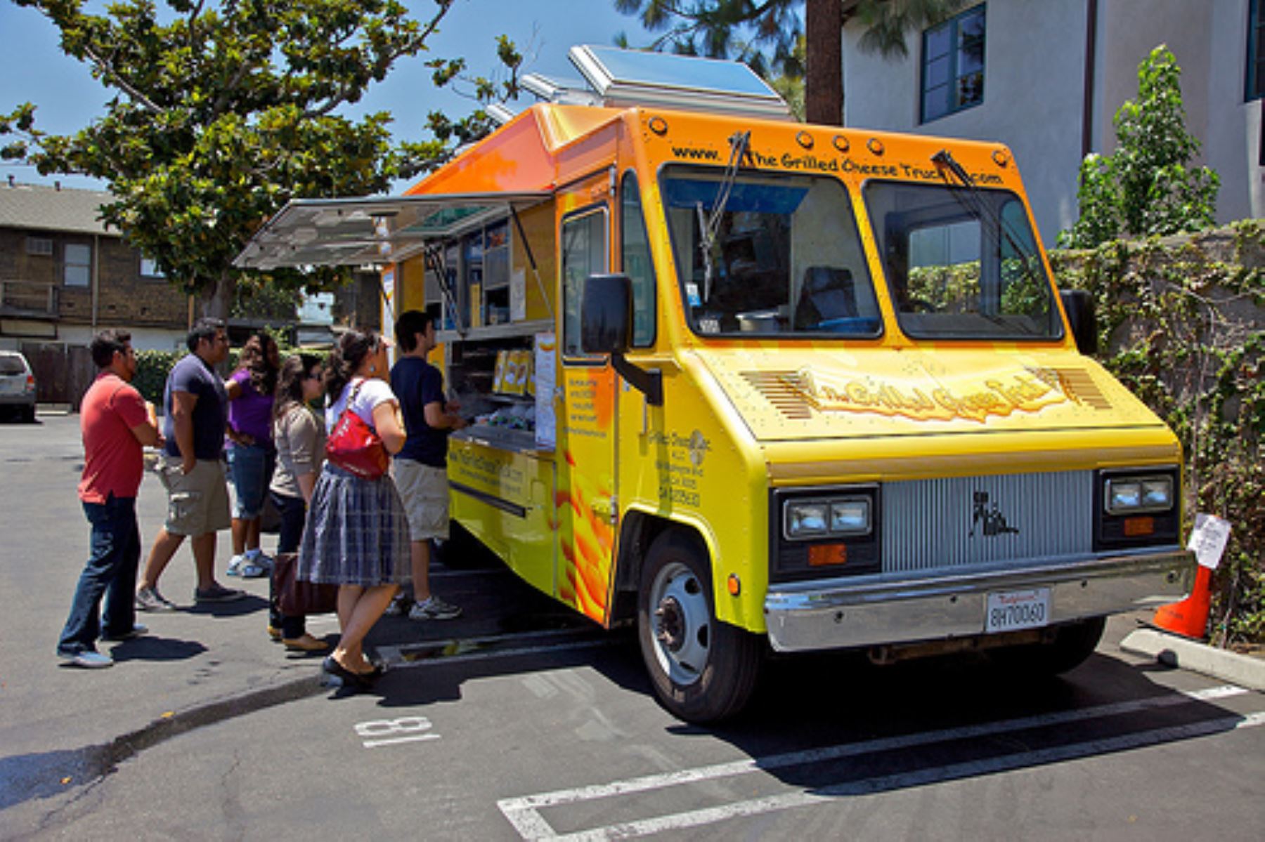 Congreso aprueba Ley 32524: respaldo legal a food trucks