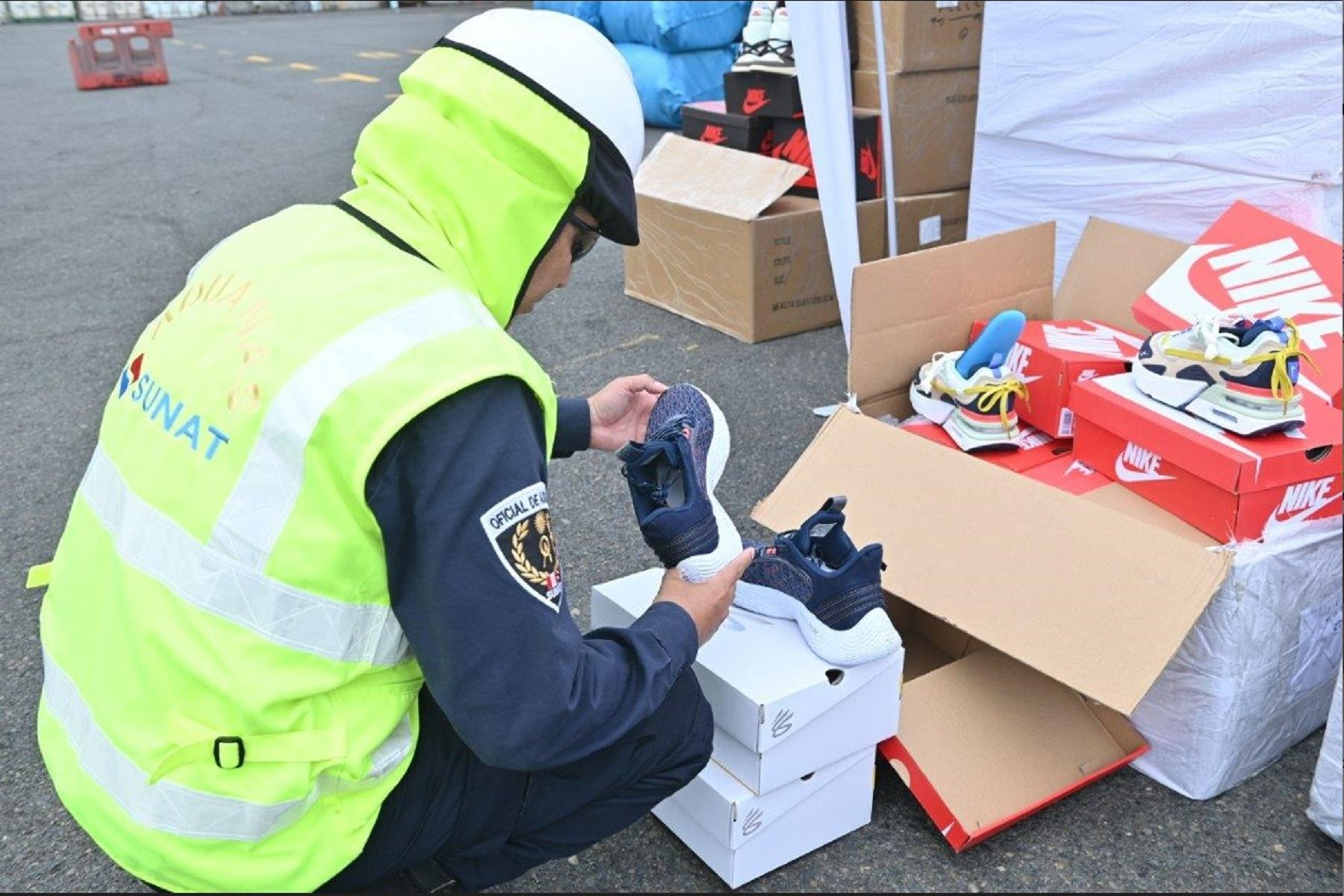 SUNAT incauta zapatillas por evasion fiscal de 1 millon