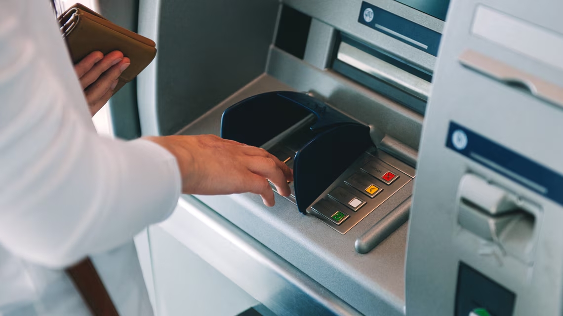 Gobierno publica proyecto para pago de sueldos via bancos