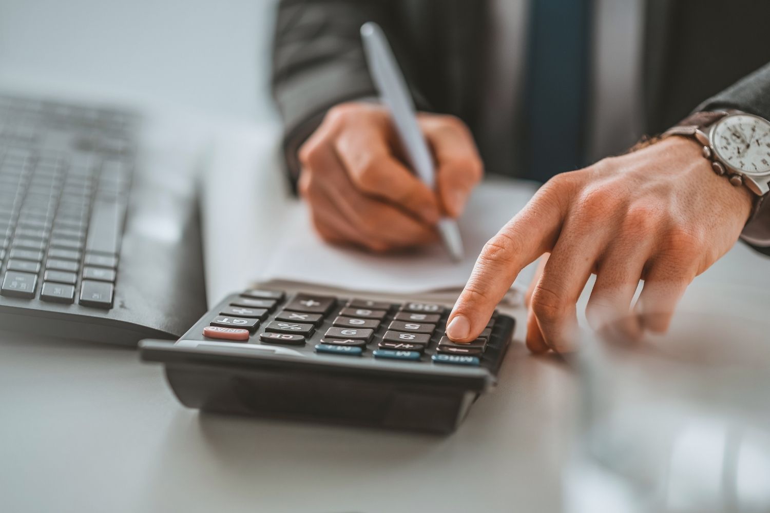 ¿Te corresponde la grati de julio si tienes licencia?