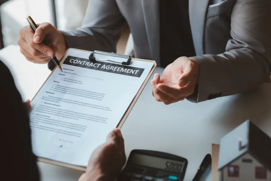 Contrato fijo: ¿Debe tu jefe avisarte si no lo renueva?