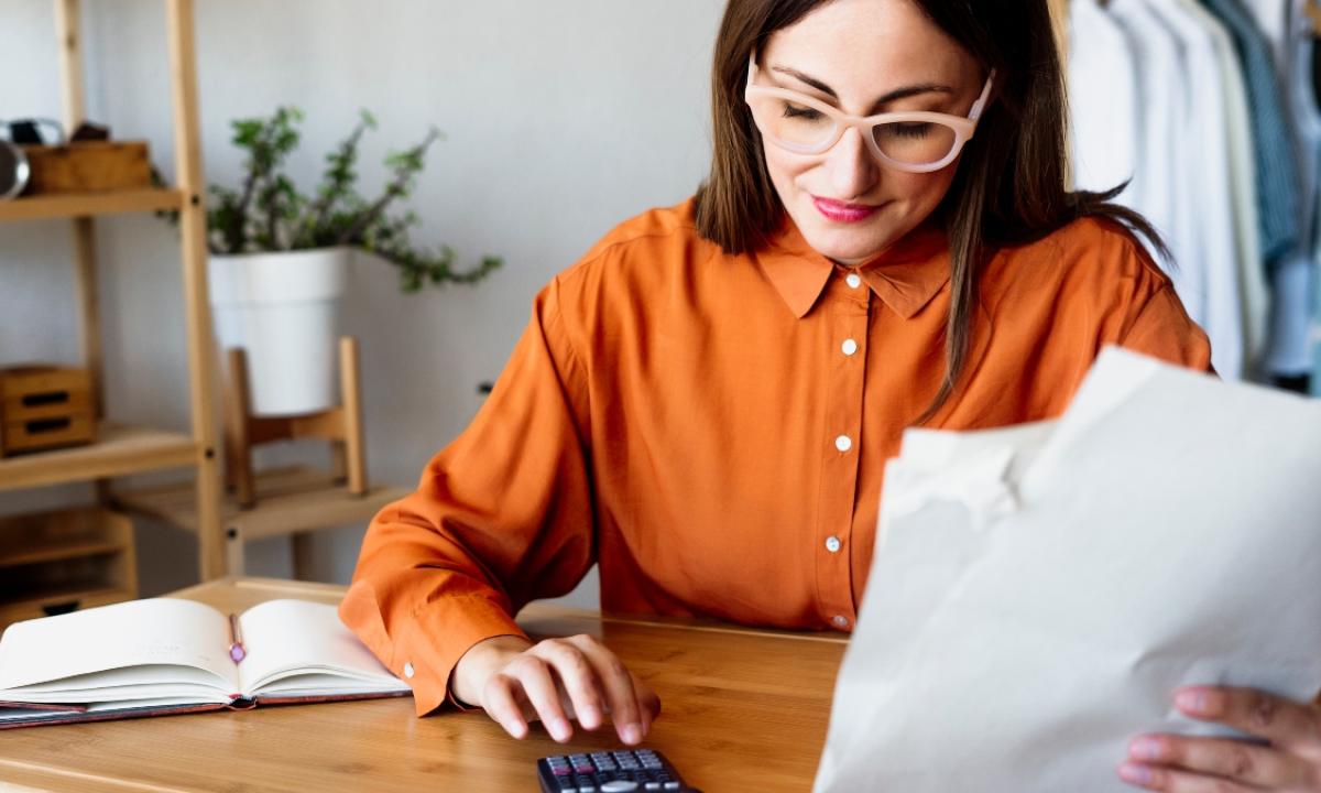 Deduce consumos en hoteles y salud en tu renta del 2025